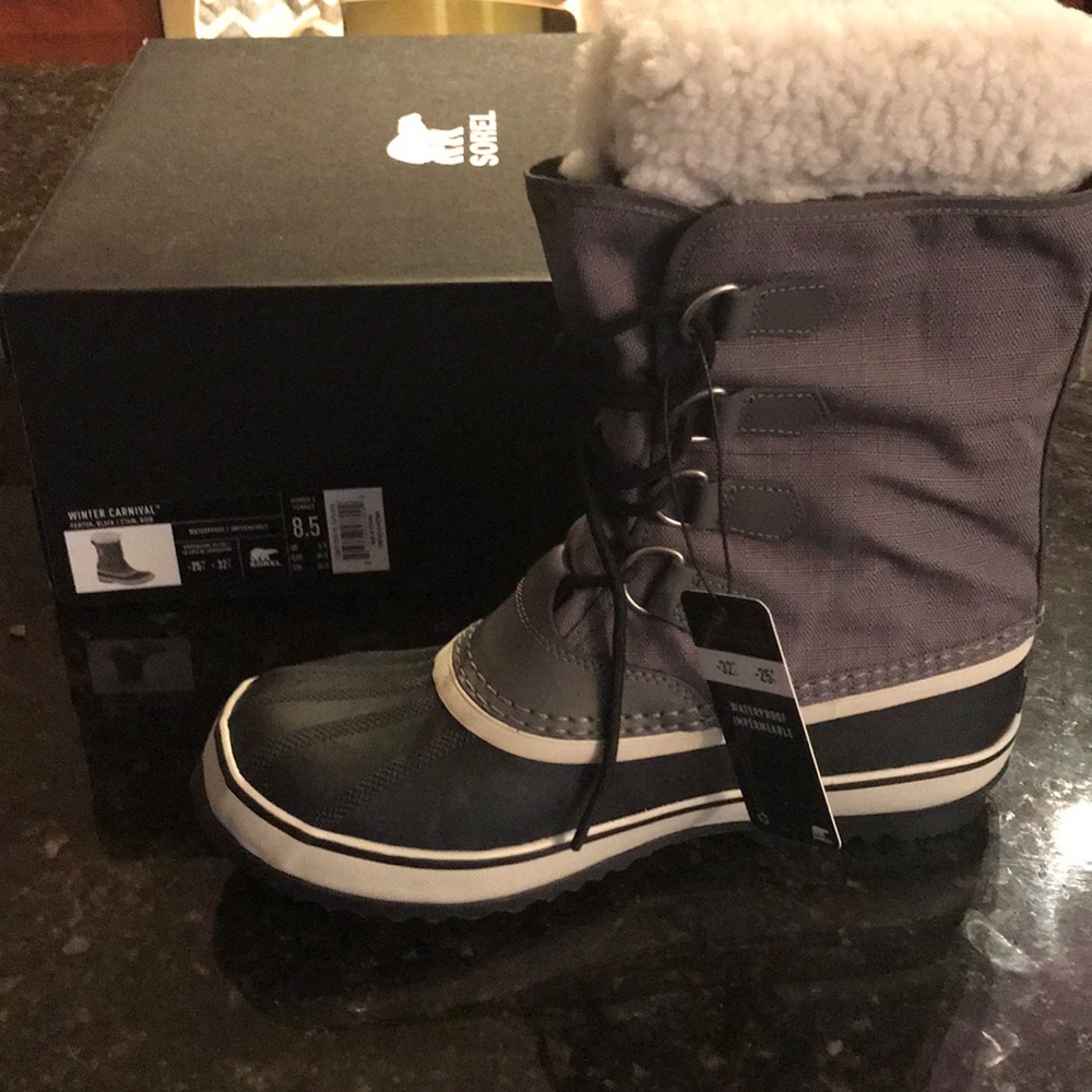 Brand new never worn Sorel snow boots!